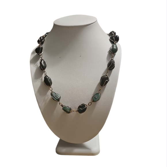 Vintage Jewelry - Vinage,Natural Green Aventurine Necklace Gemstone Gold Wire Wrap.